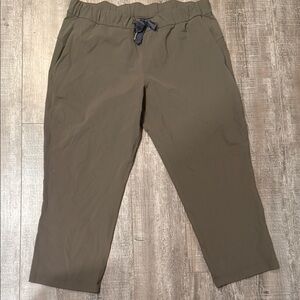 lululemon athletica Olive Drawcord Cropped Jogger Pants